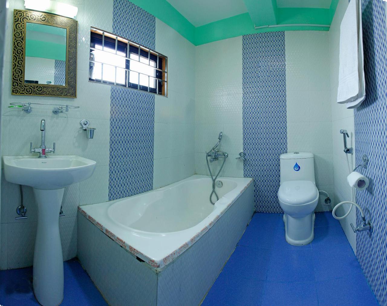 Hotel Blue Magnet Pokhara Buitenkant foto