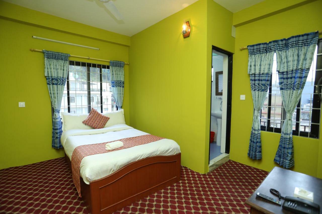 Hotel Blue Magnet Pokhara Buitenkant foto