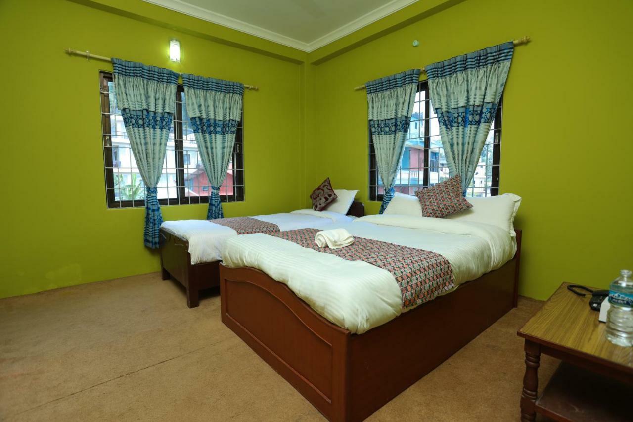 Hotel Blue Magnet Pokhara Buitenkant foto