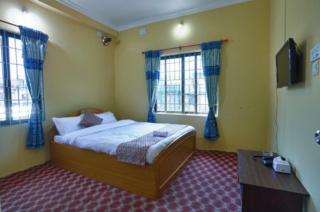 Hotel Blue Magnet Pokhara Buitenkant foto