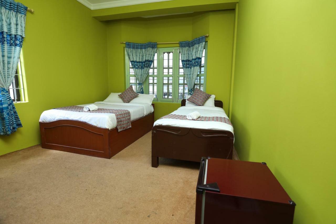 Hotel Blue Magnet Pokhara Buitenkant foto