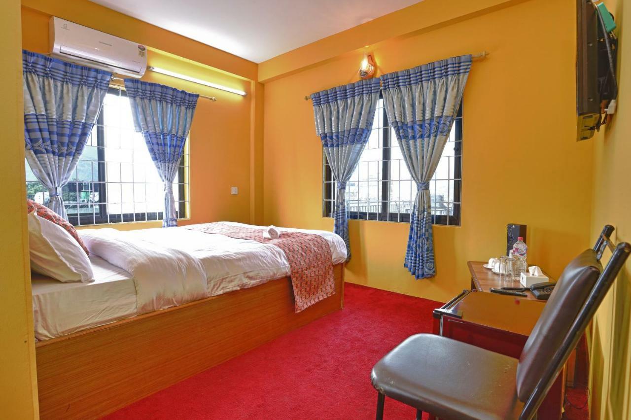 Hotel Blue Magnet Pokhara Buitenkant foto