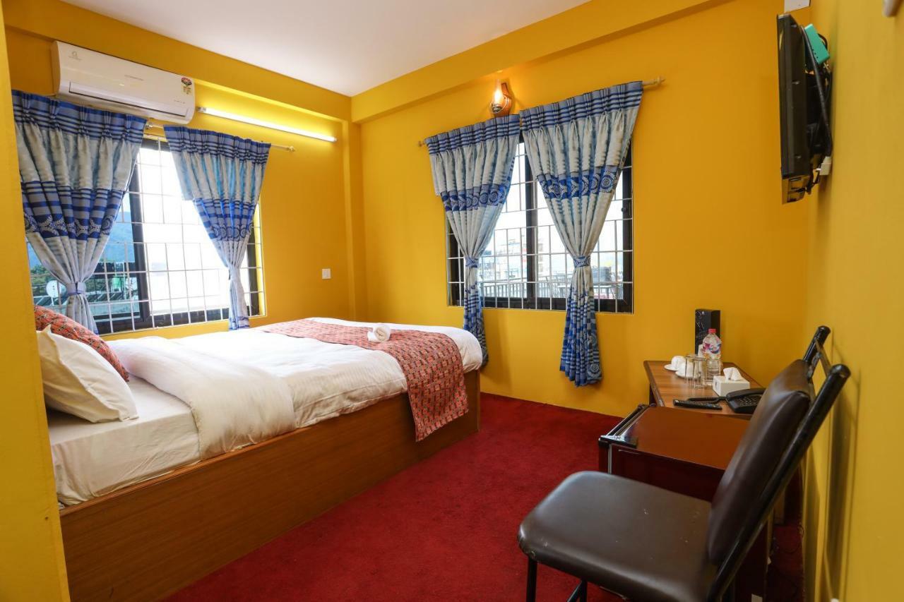 Hotel Blue Magnet Pokhara Buitenkant foto