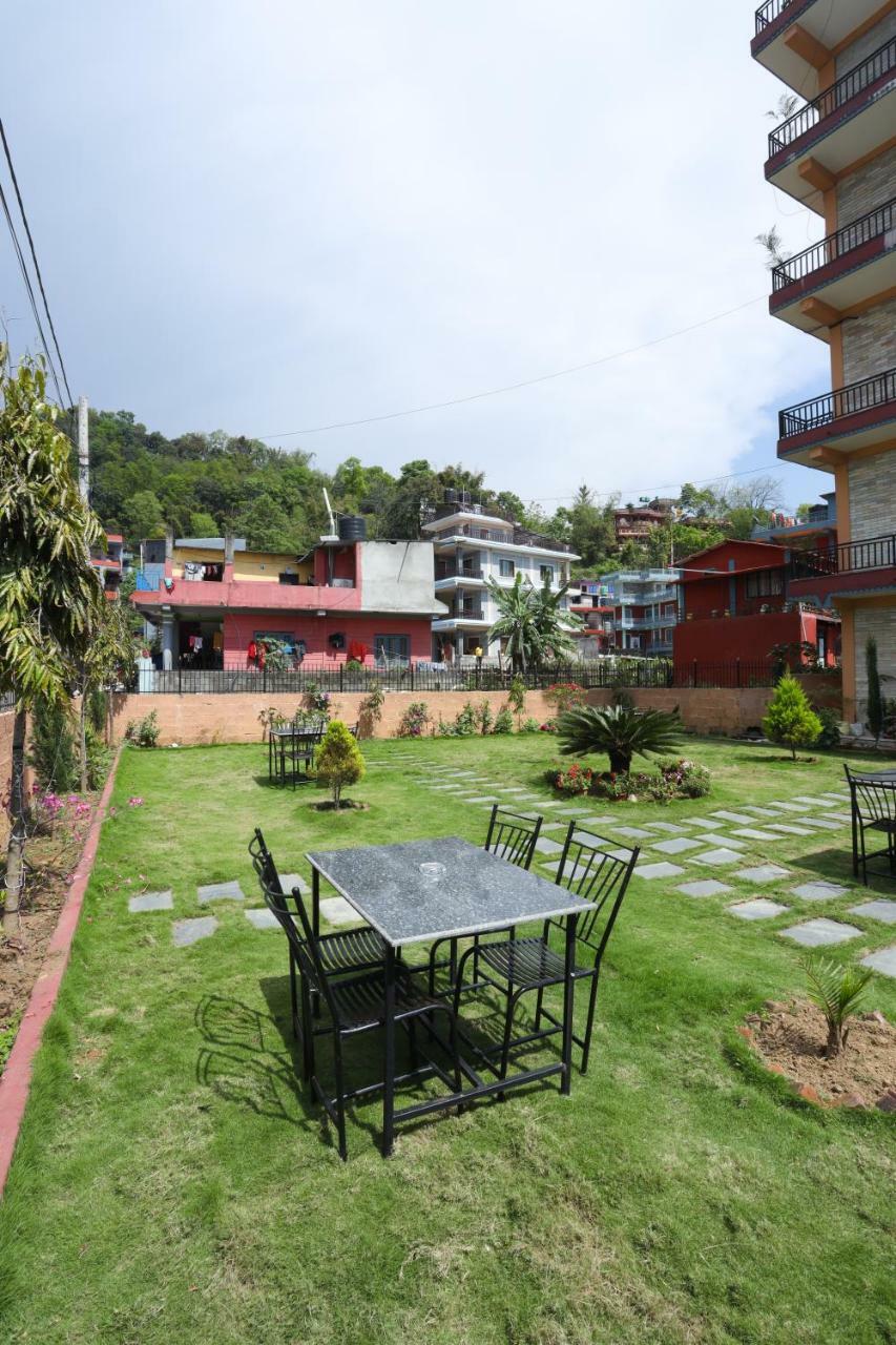 Hotel Blue Magnet Pokhara Buitenkant foto