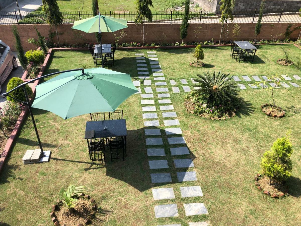 Hotel Blue Magnet Pokhara Buitenkant foto