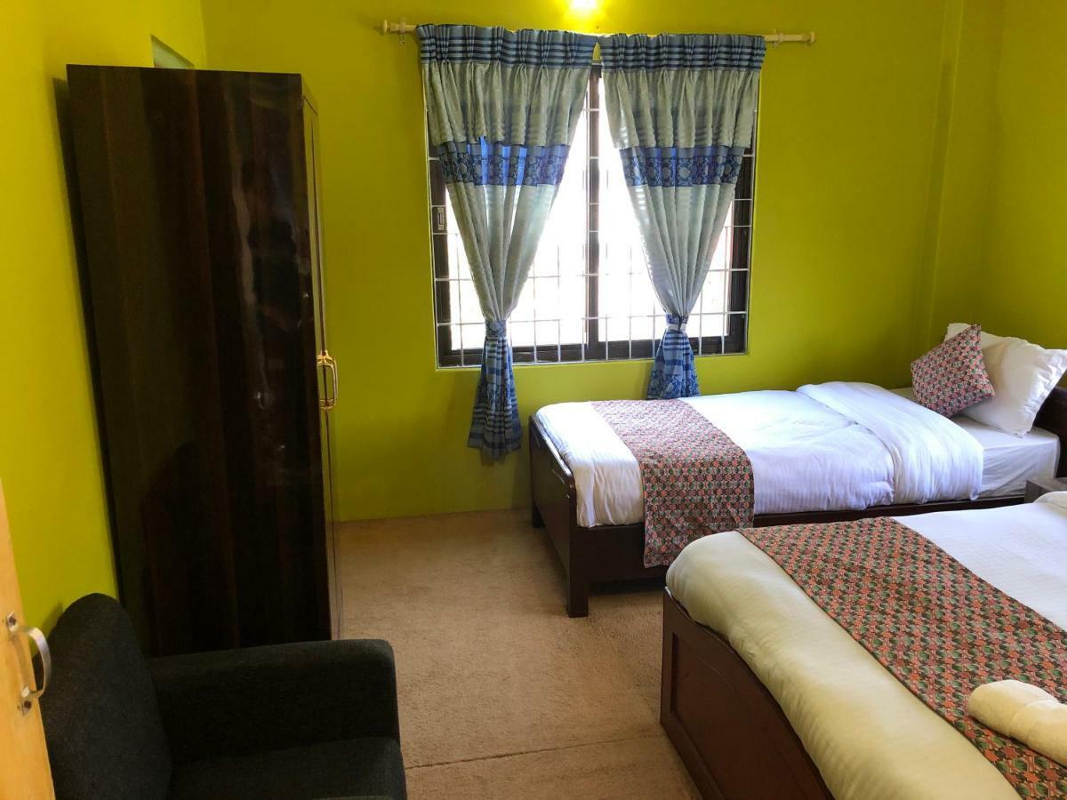 Hotel Blue Magnet Pokhara Buitenkant foto
