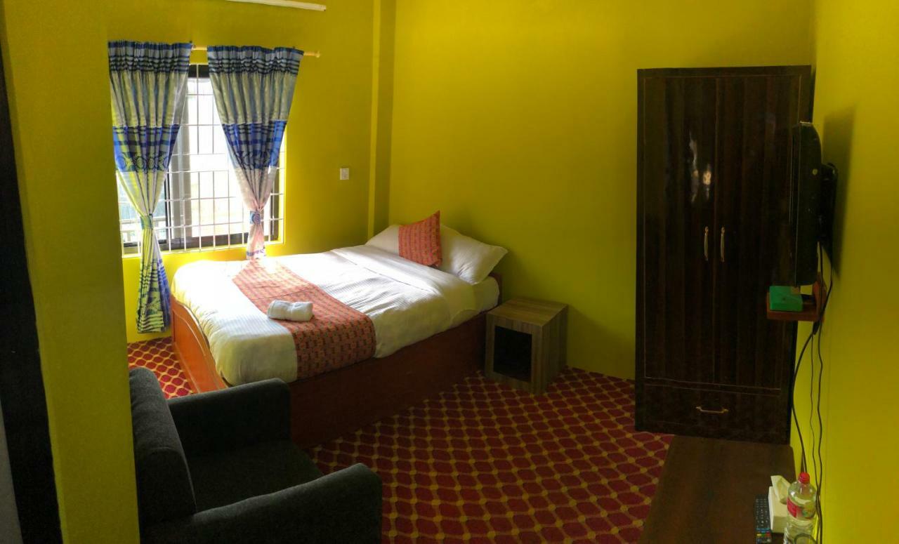 Hotel Blue Magnet Pokhara Buitenkant foto