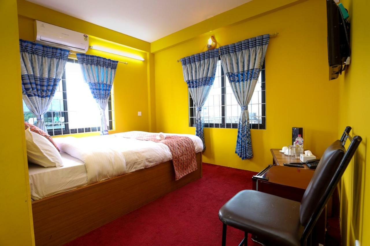 Hotel Blue Magnet Pokhara Buitenkant foto