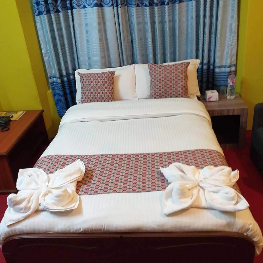 Hotel Blue Magnet Pokhara Buitenkant foto